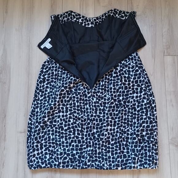 WHBM Animal Print Strapless Bubble Hem Mini Dress B/W 4 - Picture 6 of 11